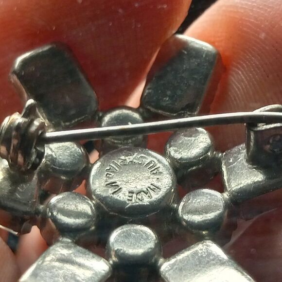 Vintage Crystal Snowflake pin - Picture 2 of 4